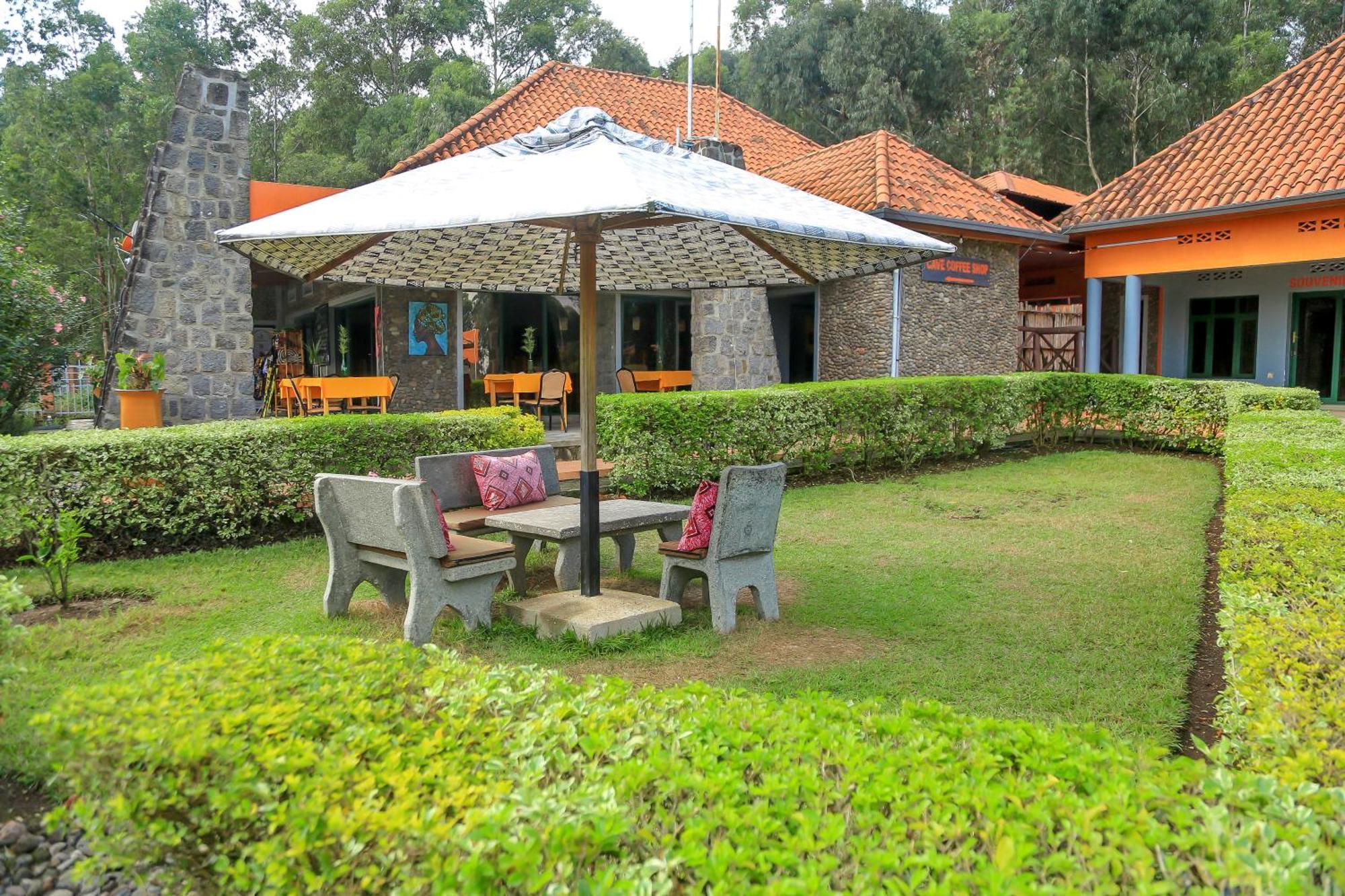 Karisimbi Cave Resort Ruhengeri Bagian luar foto