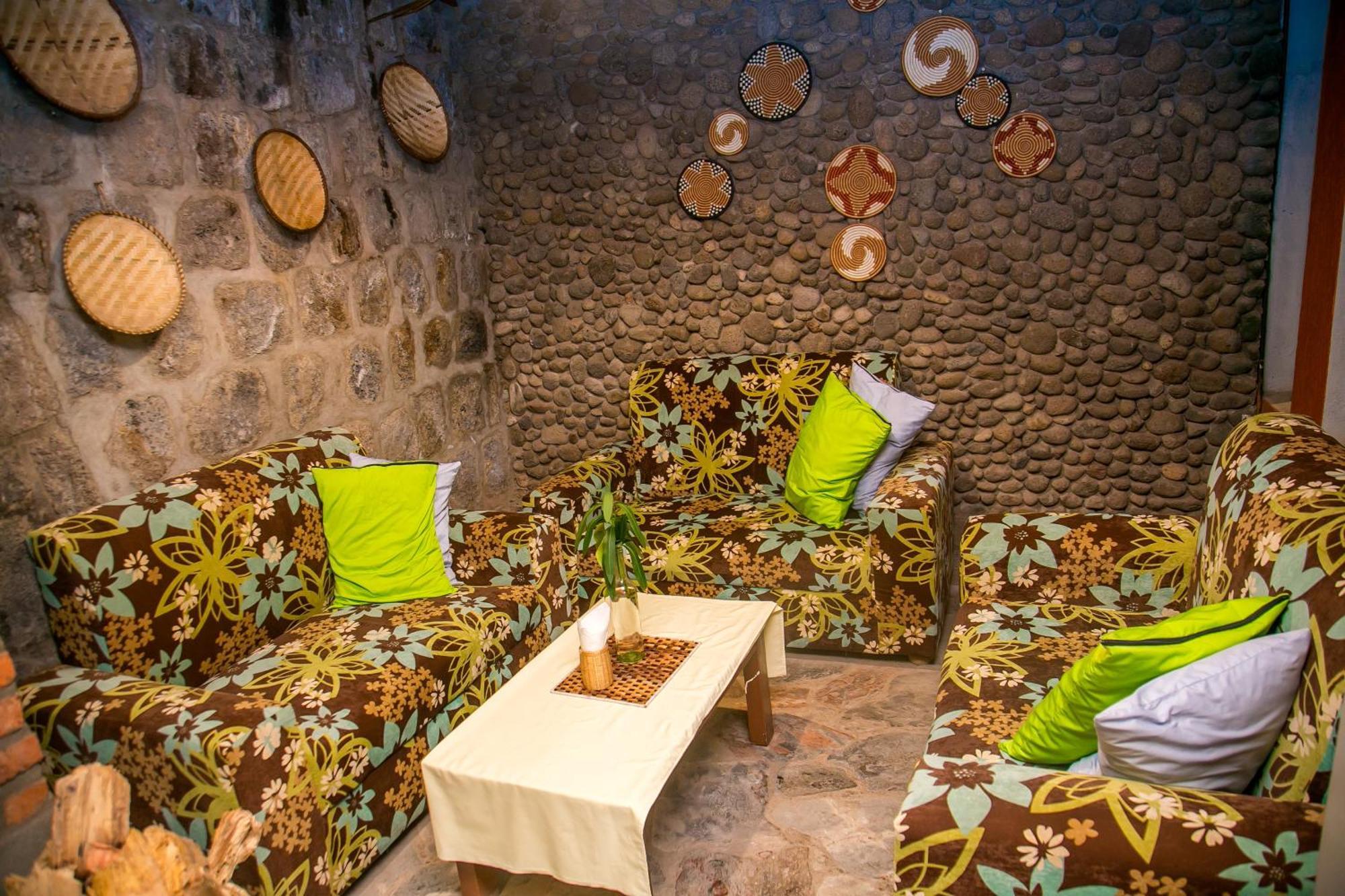 Karisimbi Cave Resort Ruhengeri Bagian luar foto