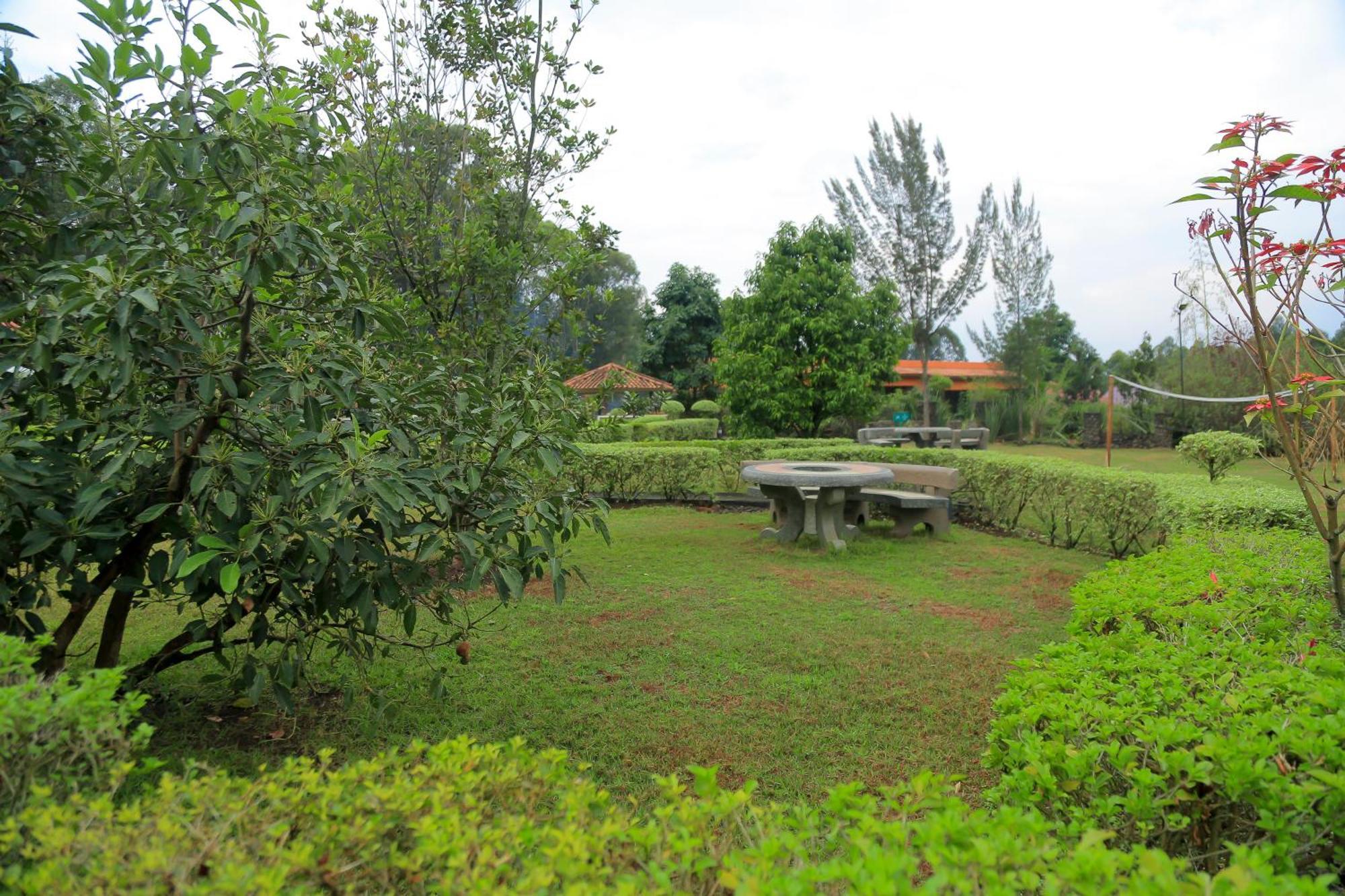Karisimbi Cave Resort Ruhengeri Bagian luar foto